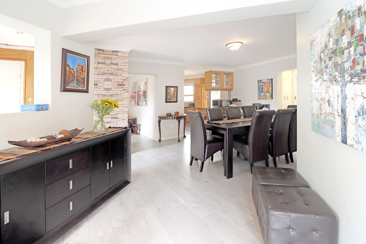 Private sanctuary in secure enclave of four homes, offering space and seamless indoor-outdoor living - Photo 4