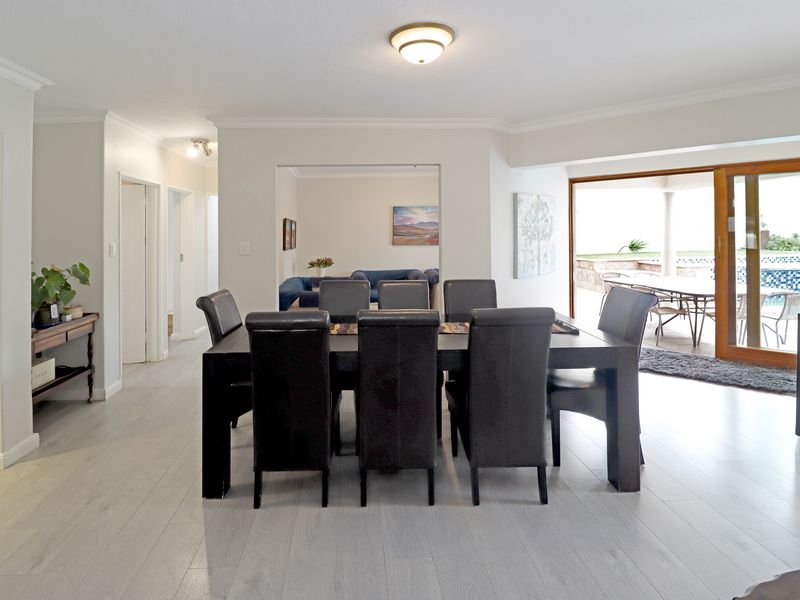 Private sanctuary in secure enclave of four homes, offering space and seamless indoor-outdoor living - Photo 5