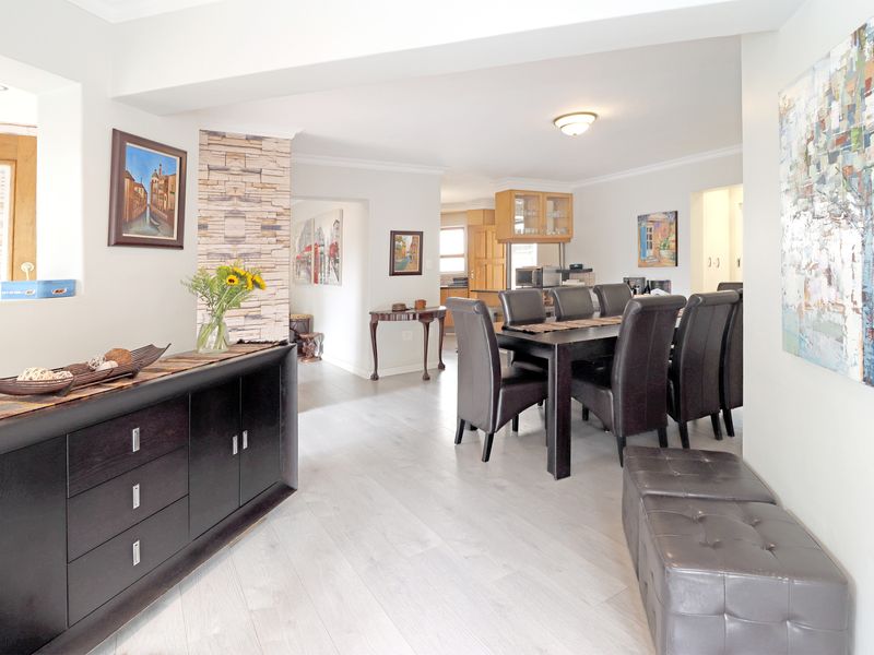 Private sanctuary in secure enclave of four homes, offering space and seamless indoor-outdoor living - Photo 4