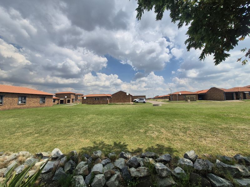 Vacant Stand For Sale In Evander! - Photo 1