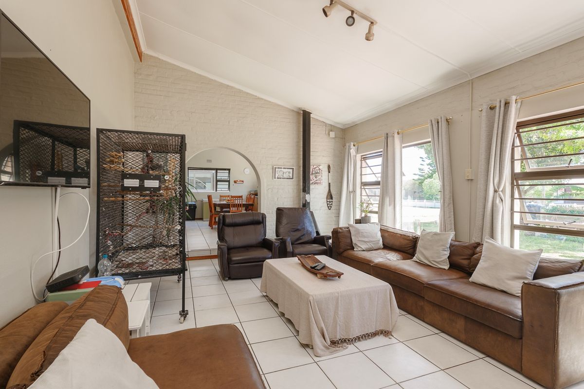 A Hidden Gem in a Prime Struisbaai Location! - Photo 4