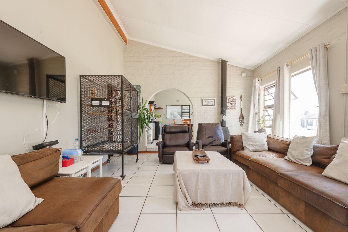 A Hidden Gem in a Prime Struisbaai Location! - Photo 3