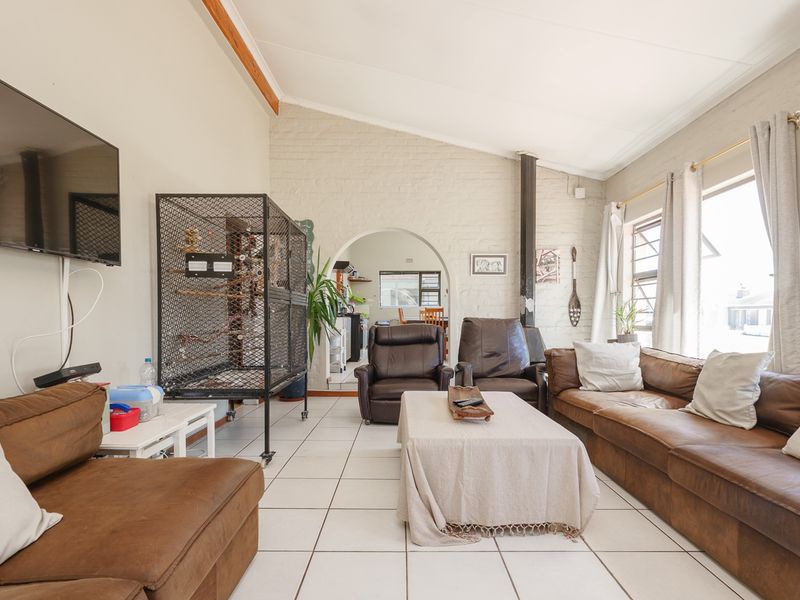 A Hidden Gem in a Prime Struisbaai Location! - Photo 3