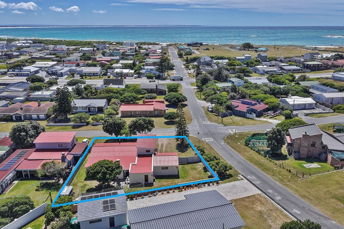 A Hidden Gem in a Prime Struisbaai Location! - Photo 2