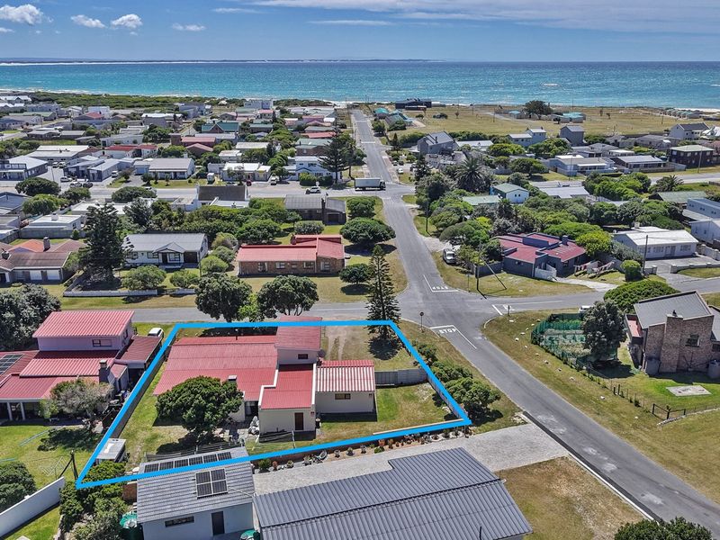 A Hidden Gem in a Prime Struisbaai Location! - Photo 2