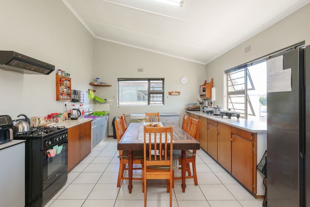 A Hidden Gem in a Prime Struisbaai Location! - Photo 5