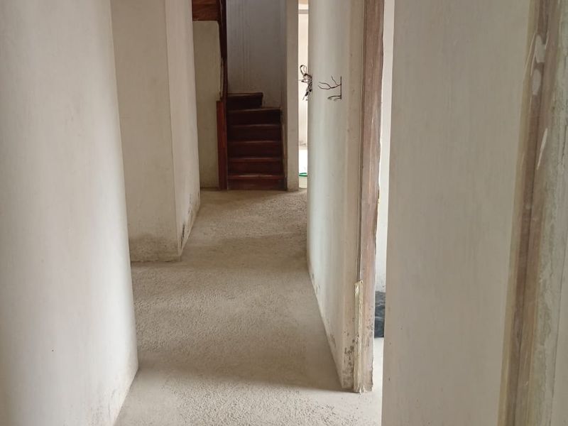 Luxury Corner Property with Massive Potential 80% Renovated in Mondeor - Photo 10