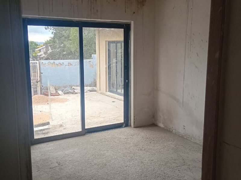 Luxury Corner Property with Massive Potential 80% Renovated in Mondeor - Photo 4