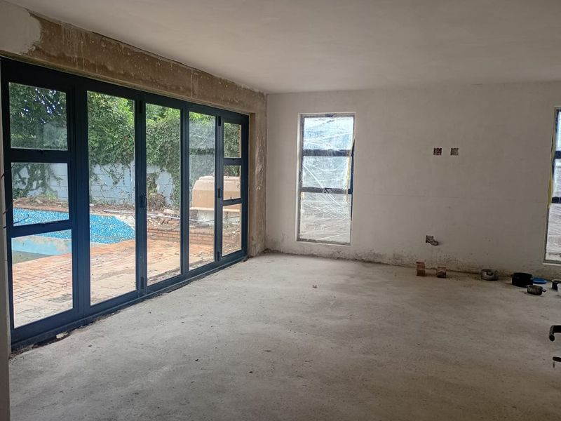 Luxury Corner Property with Massive Potential 80% Renovated in Mondeor - Photo 2