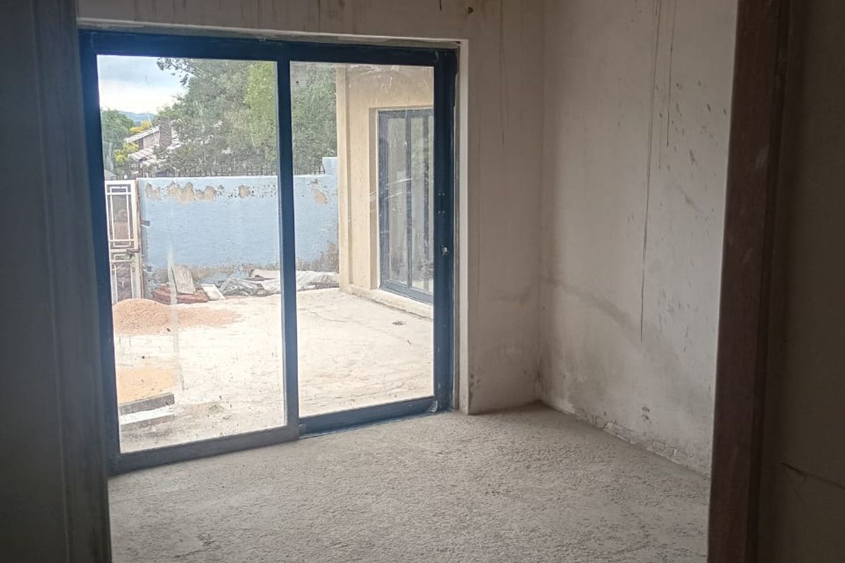 Luxury Corner Property with Massive Potential 80% Renovated in Mondeor - Photo 4