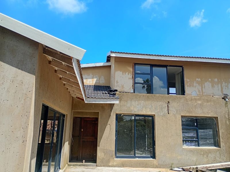 Luxury Corner Property with Massive Potential 80% Renovated in Mondeor - Photo 1