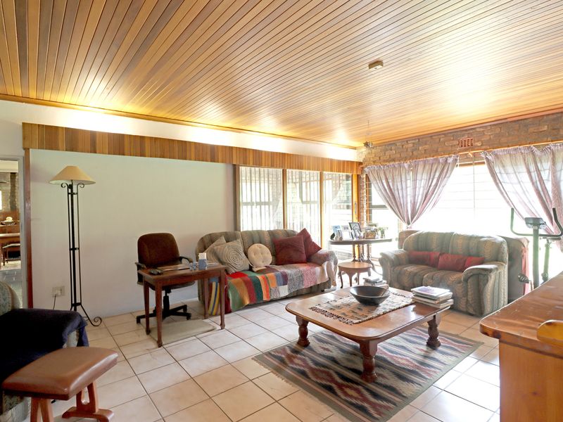 Rare Sun Valley Lifestyle Farm: Equestrian Facilities, Strong Borehole & Multiple Rental Homes - Photo 5