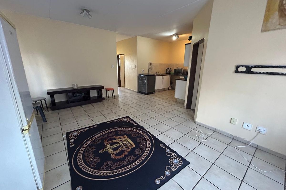 Prime Student Rental Investment Opposite AIE – Earn ±R7,000 p/m! - Photo 3