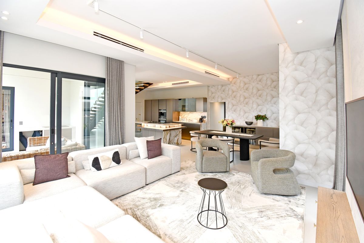 A Statement of Modern Minimalist Luxury in Exclusive Hildays Estate - Photo 2