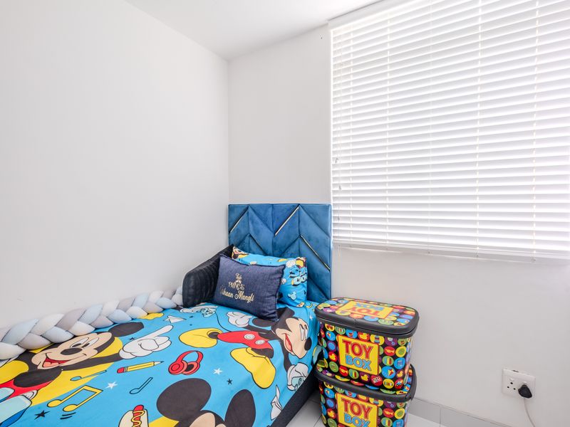 Modern 2 Bedroom Apartment with Elegant Finishes and 24 Hour Security - Photo 8