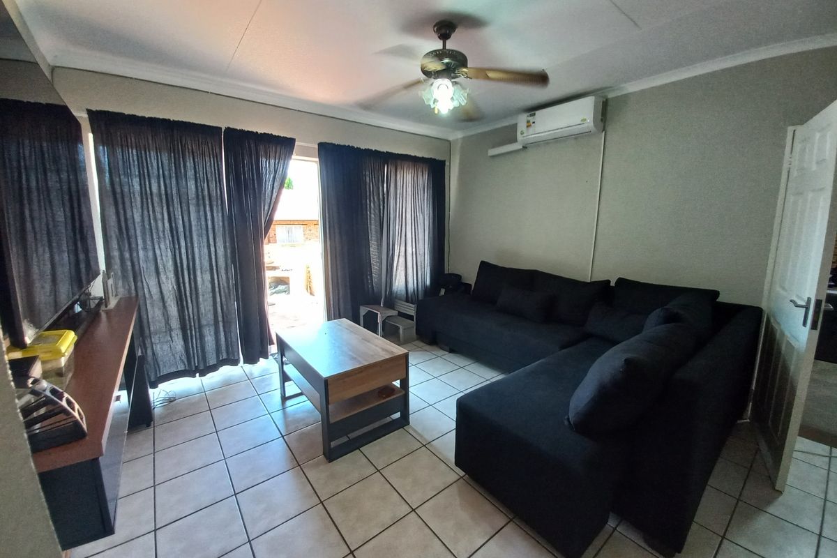 Neat and Inviting 2-Bedroom Townhouse in a Popular Security Complex 🏡✨ - Photo 5