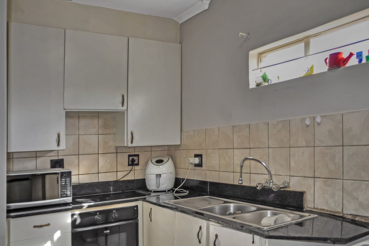 Charming & Versatile 3-Bedroom Home - Photo 5