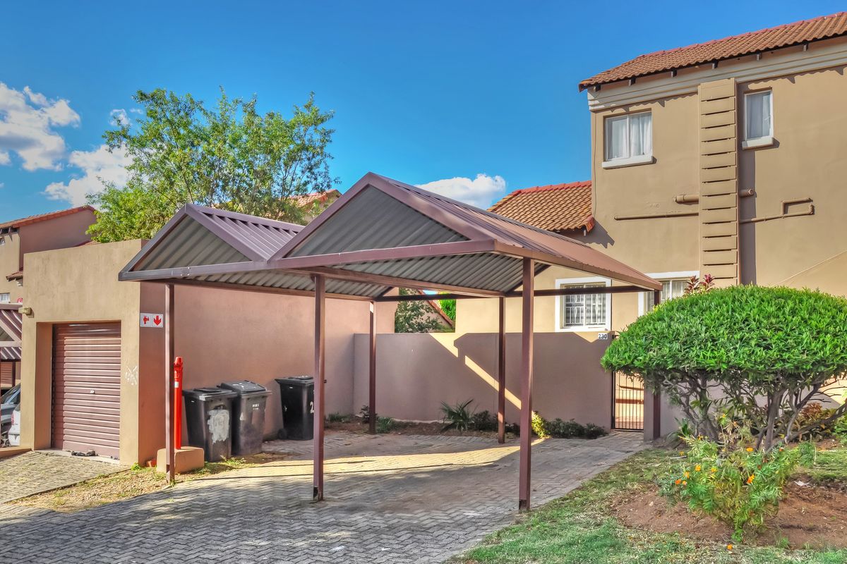 Charming & Versatile 3-Bedroom Home - Photo 2