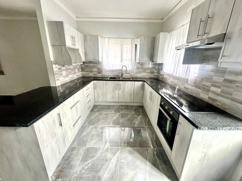 Brand New, Modern Home - Photo 6