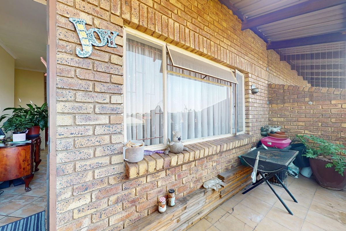 Neat & Spacious First-Floor Unit in the Heart of Witfield - Photo 4