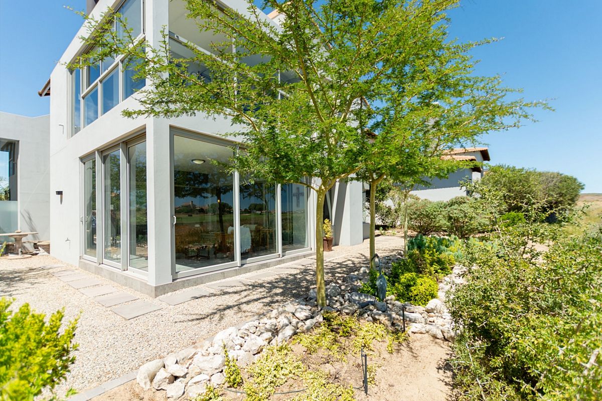 Stylish Double-Storey Residence Overlooking the 2nd Fairway - Photo 3