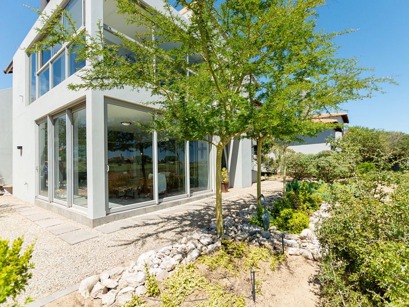 Stylish Double-Storey Residence Overlooking the 2nd Fairway - Photo 3