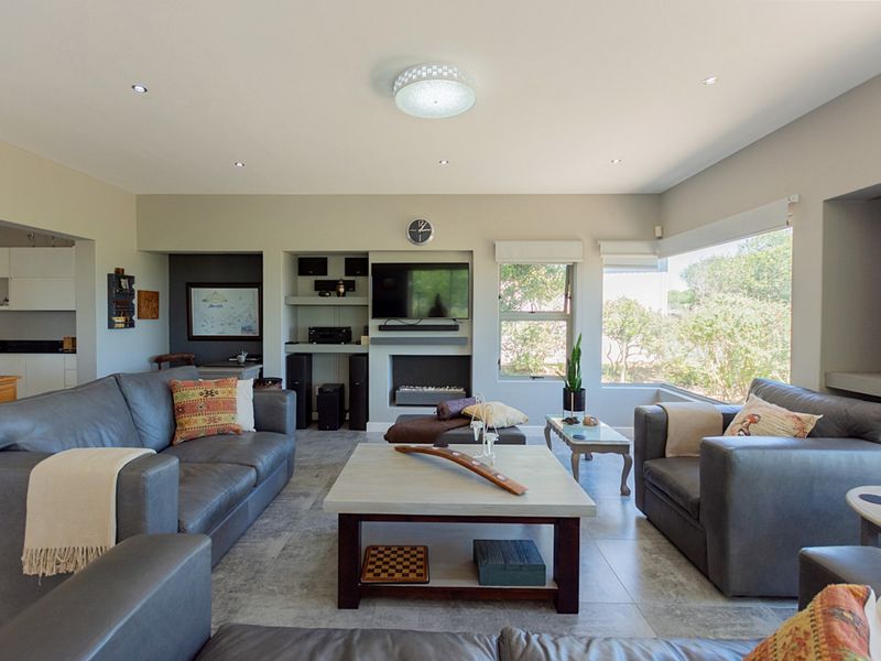 Stylish Double-Storey Residence Overlooking the 2nd Fairway - Photo 7