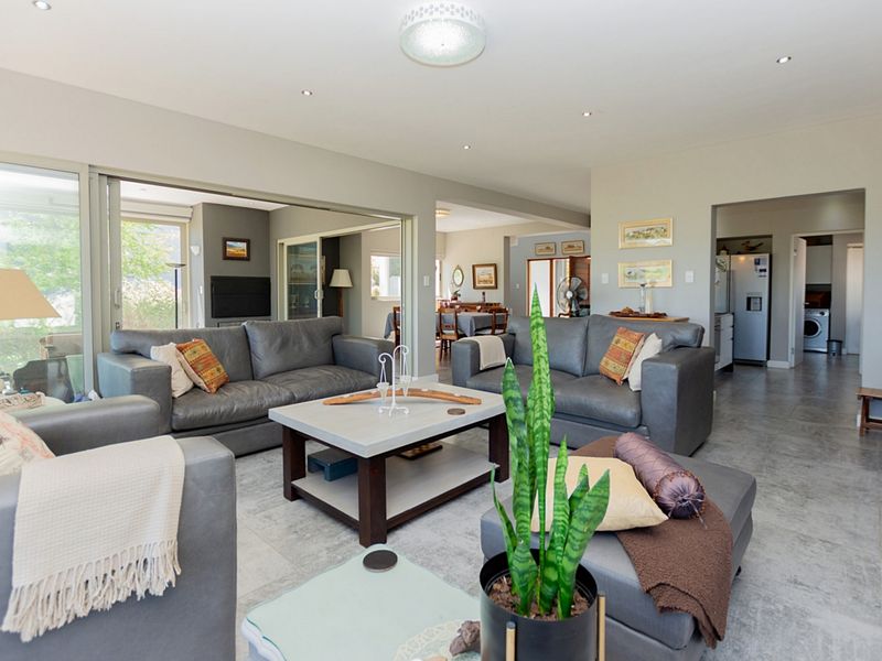 Stylish Double-Storey Residence Overlooking the 2nd Fairway - Photo 6