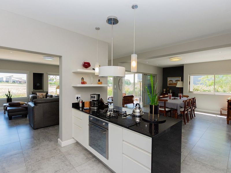 Stylish Double-Storey Residence Overlooking the 2nd Fairway - Photo 10