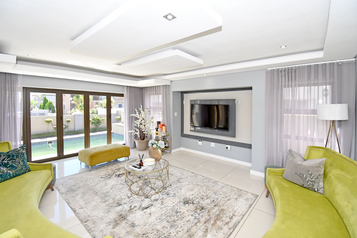 Contemporary Luxury Home in the Prestigious Blue Valley Golf Estate - Photo 5