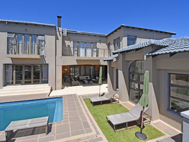Contemporary Luxury Home in the Prestigious Blue Valley Golf Estate - Photo 3