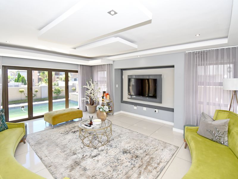 Contemporary Luxury Home in the Prestigious Blue Valley Golf Estate - Photo 5