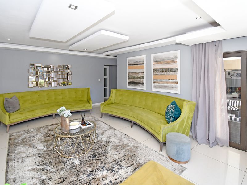 Contemporary Luxury Home in the Prestigious Blue Valley Golf Estate - Photo 8