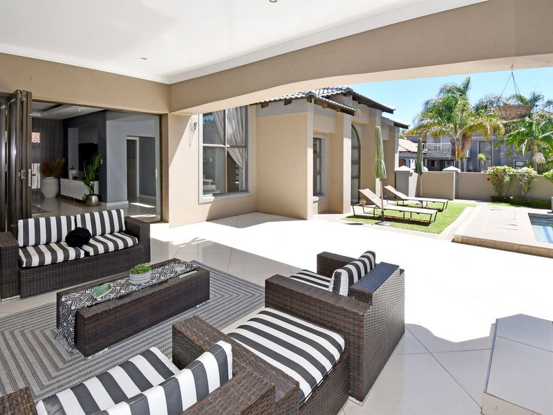 Contemporary Luxury Home in the Prestigious Blue Valley Golf Estate - Photo 2