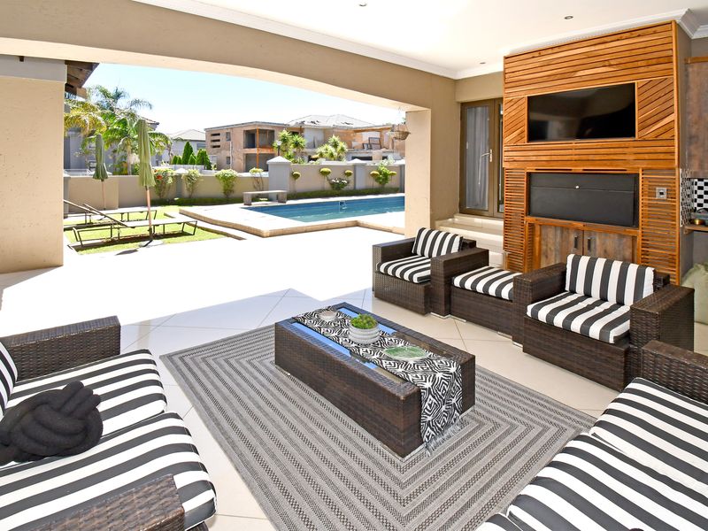 Contemporary Luxury Home in the Prestigious Blue Valley Golf Estate - Photo 3