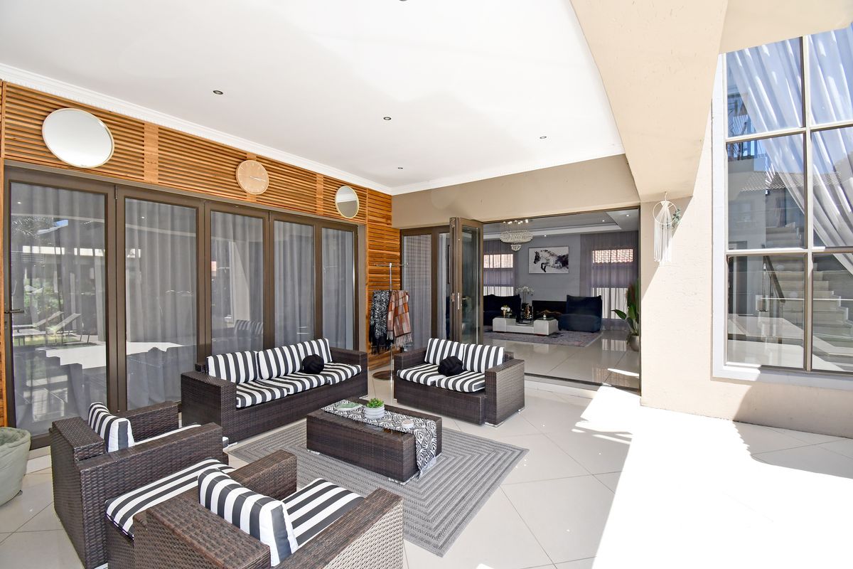 Contemporary Luxury Home in the Prestigious Blue Valley Golf Estate - Photo 4