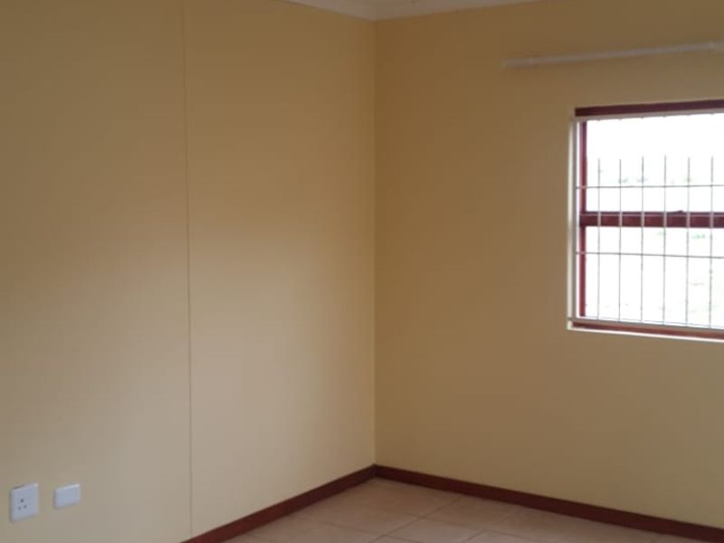 Neat as a pin 3-Bedroom Home in Haven Hills – Comfort, Convenience & Value - Haven Hills - Photo 9