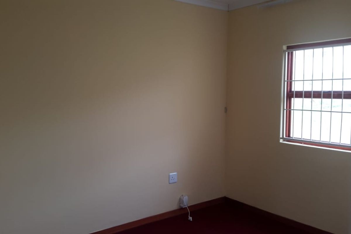 Neat as a pin 3-Bedroom Home in Haven Hills – Comfort, Convenience & Value - Haven Hills - Photo 3