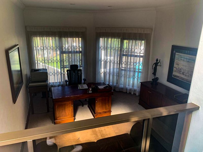 A Hint of the Mediterranean. - Photo 9