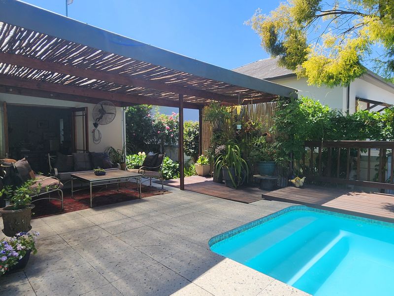 Exceptional Opportunity: 4-Bedroom Home with Operating Business in Tourist Hotspot - Photo 10