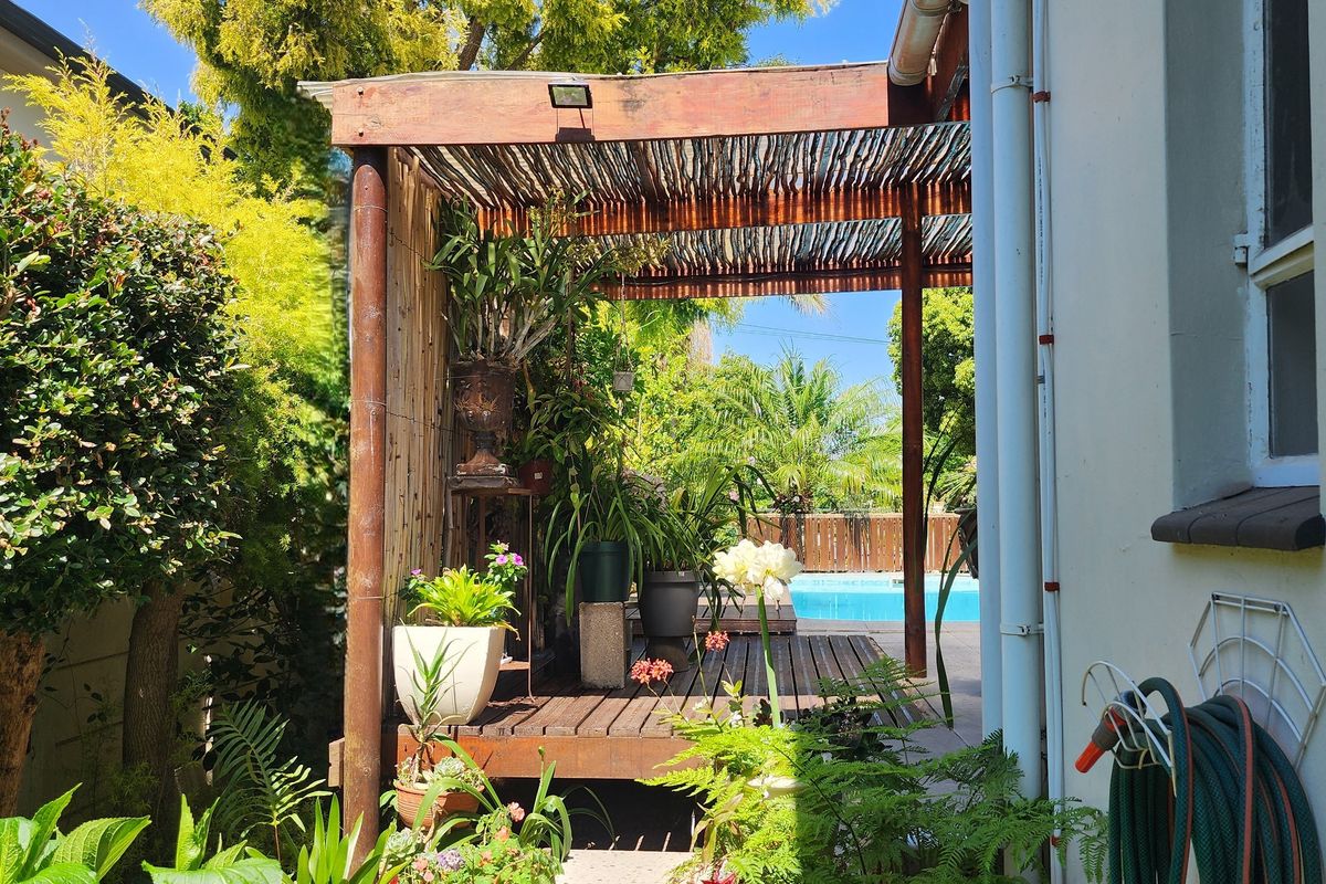Exceptional Opportunity: 4-Bedroom Home with Operating Business in Tourist Hotspot - Photo 5