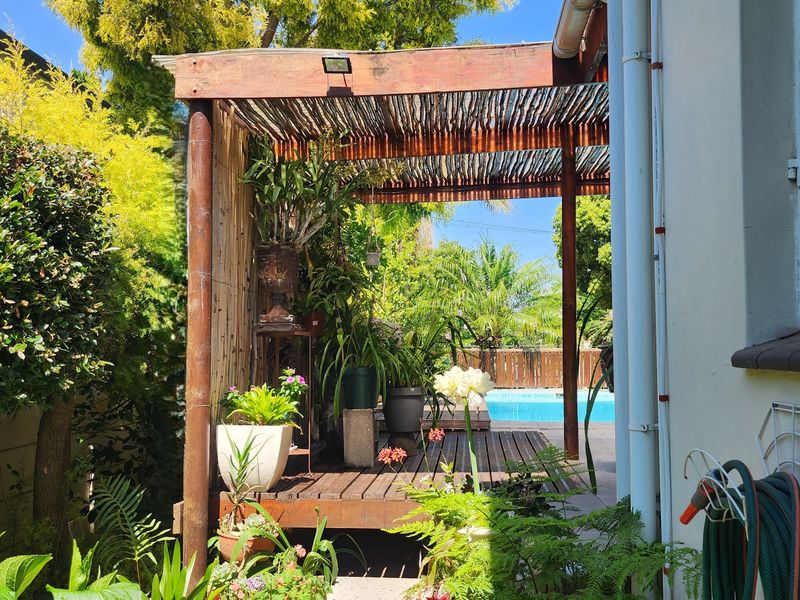 Exceptional Opportunity: 4-Bedroom Home with Operating Business in Tourist Hotspot - Photo 5