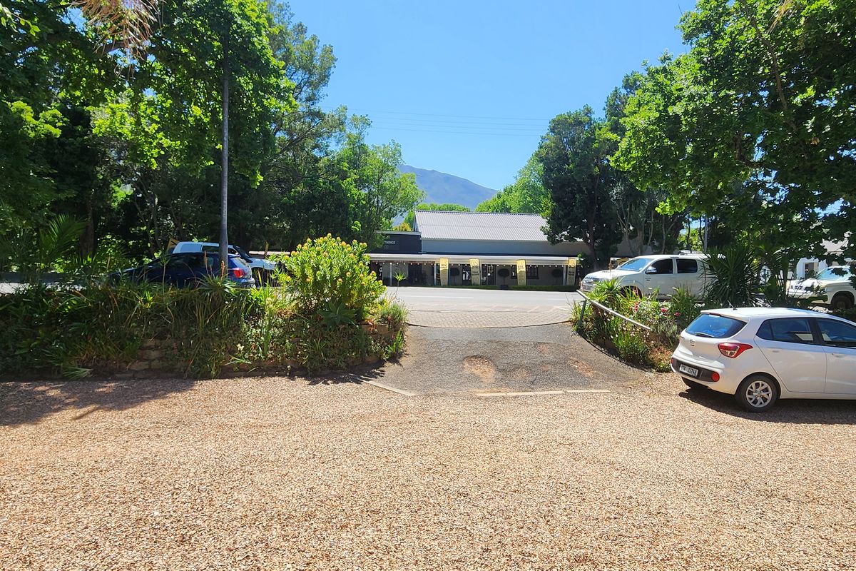 Exceptional Opportunity: 4-Bedroom Home with Operating Business in Tourist Hotspot - Photo 2