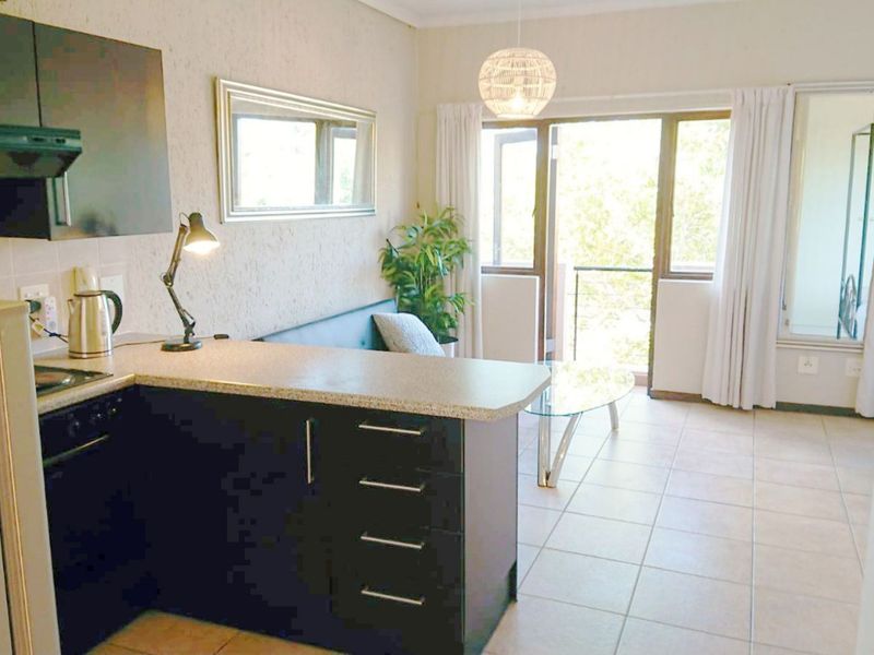 Bright and Neat Top-Floor Studio in Secure, Well-Run Complex - Photo 3