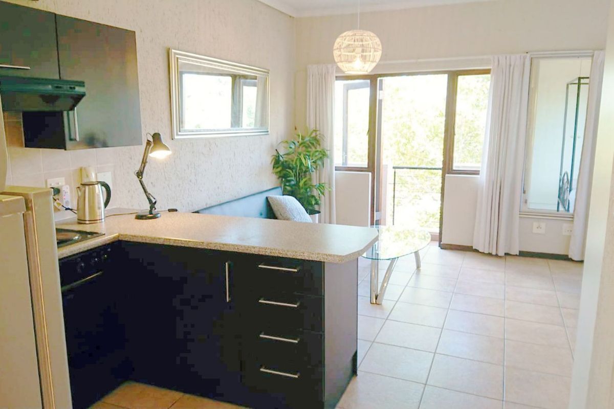 Bright and Neat Top-Floor Studio in Secure, Well-Run Complex - Photo 3