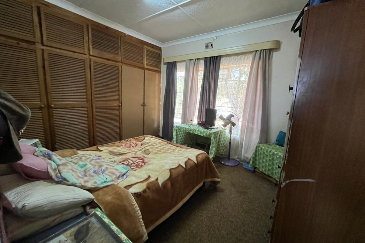 Move-In Ready Gem with Big Yard and Great Potential! - Photo 4