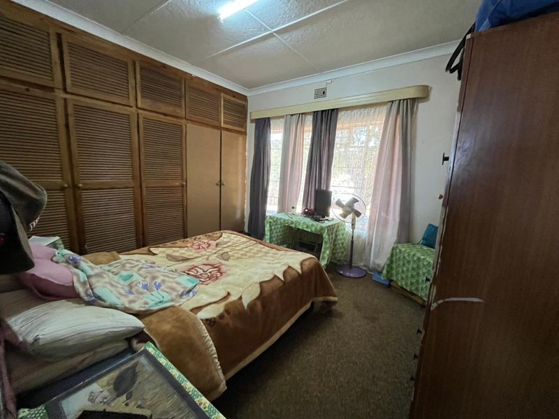 Move-In Ready Gem with Big Yard and Great Potential! - Photo 4