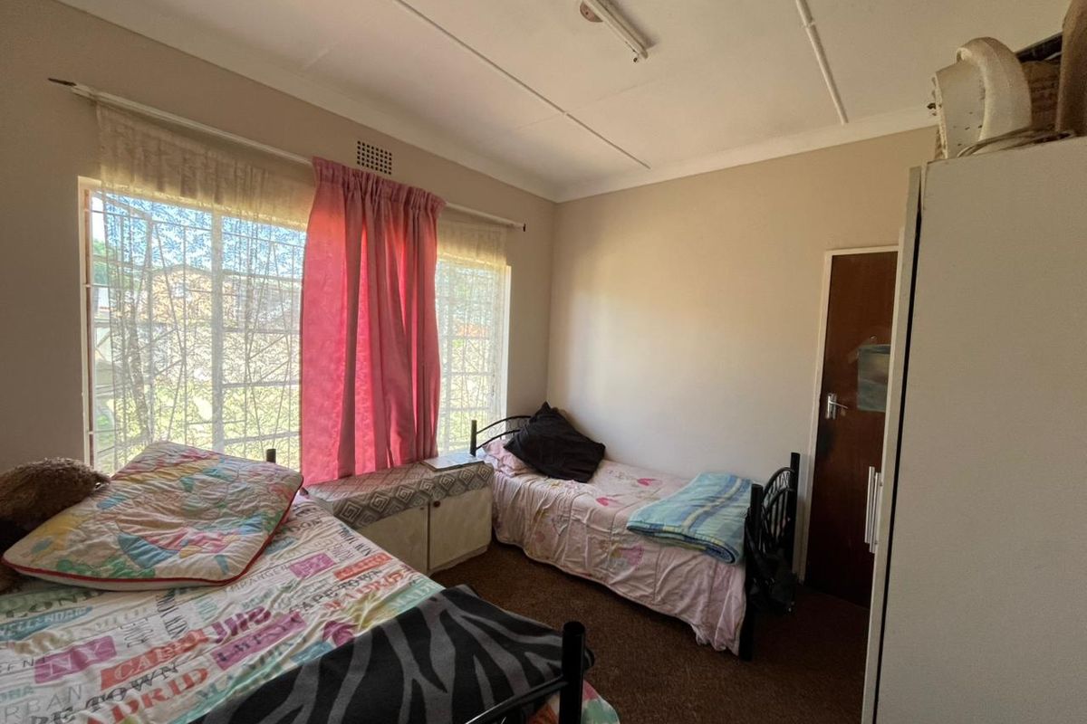 Move-In Ready Gem with Big Yard and Great Potential! - Photo 5