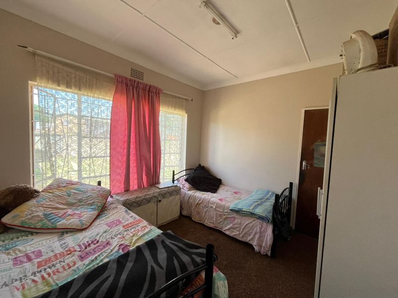 Move-In Ready Gem with Big Yard and Great Potential! - Photo 5