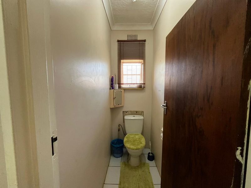 Move-In Ready Gem with Big Yard and Great Potential! - Photo 7